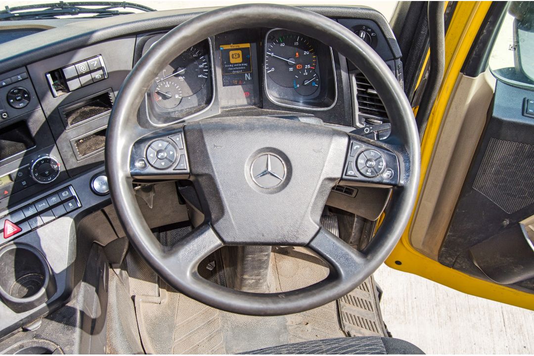 Mercedes Benz Actros 2543 Bluetech 6 6x2 tractor unit Registration Number: LN65 LNE Date of - Image 26 of 28