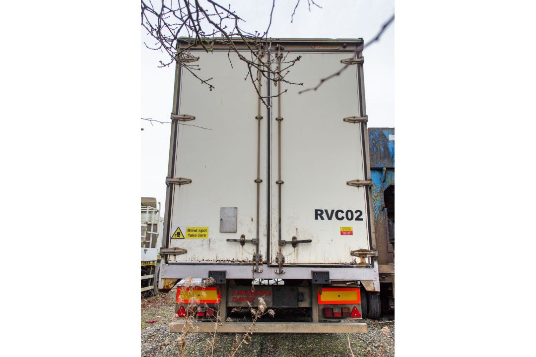 SDC 13.6 metre tri-axle curtain side trailer Year: 2003 Reg Ident: C131442 MOT: Expired - Image 6 of 12