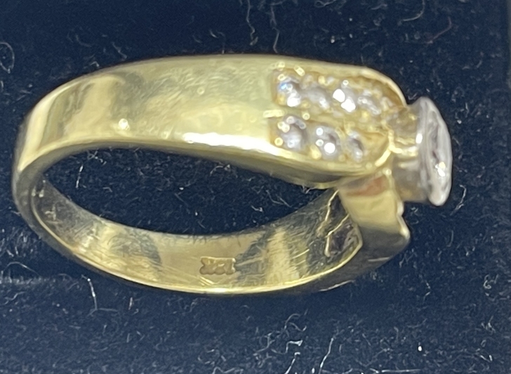 Jewellery: White metal ring in the form of a twenty one stone 18.3mm square cluster with cut - Image 9 of 9