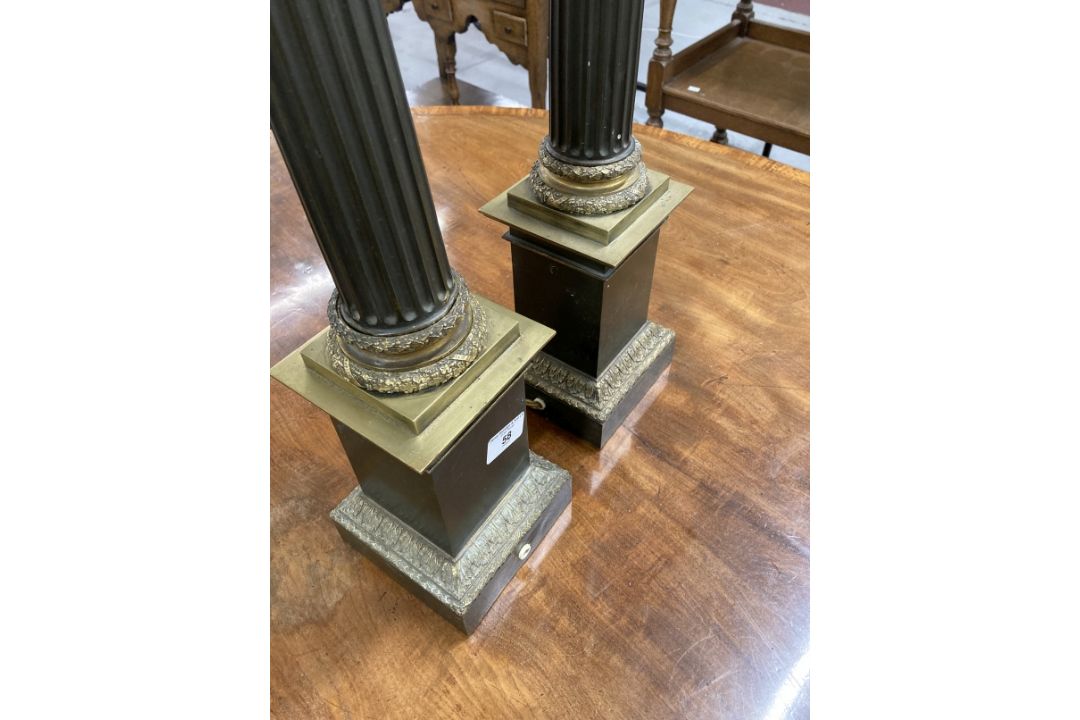 Lighting: 20th cent. Reproduction brass Corinthian column table lamps, a pair. Height 28½ins. (A/F) - Image 2 of 3