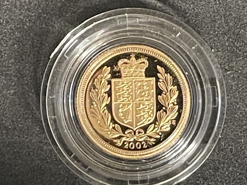 Coins/Numismatics: Royal Mint Queen Elizabeth II 2002 gold proof half sovereign coin, cased with - Image 2 of 5