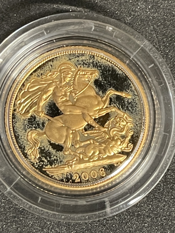Coins/Numismatics: Elizabeth II, 1953-2022. Gold sovereign, 2006. Royal Mint. Proof no 1490 with - Image 3 of 5