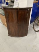 Late 18th cent. Mahogany bow front corner cupboard, moulded cornice above two doors flanked by