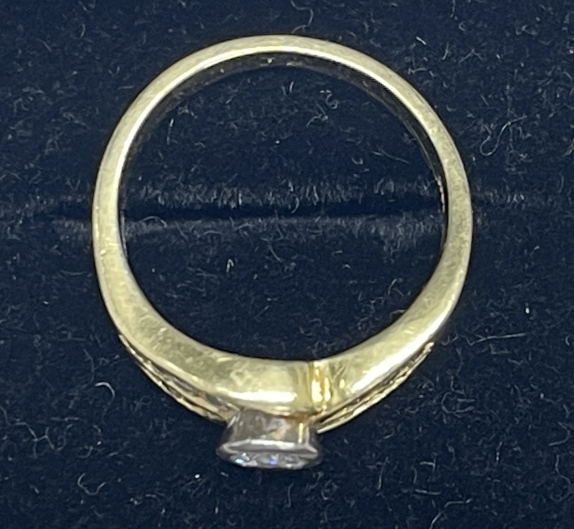 Jewellery: White metal ring in the form of a twenty one stone 18.3mm square cluster with cut - Image 6 of 9