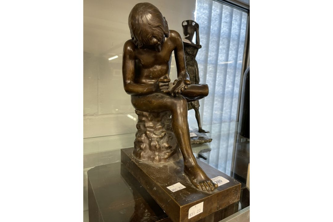 19th cent. Bronze statue Spinario after Ferdinand Barbedienne (1810-1892) signed F. Barbedienne - Image 1 of 5