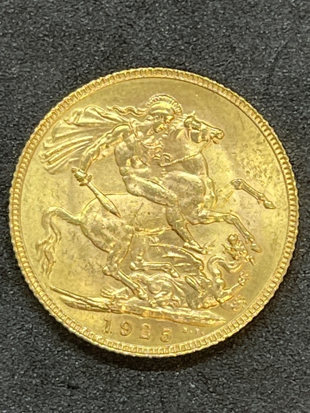 Coins/Numismatics: George V 1925 Gold Sovereign. - Image 2 of 3
