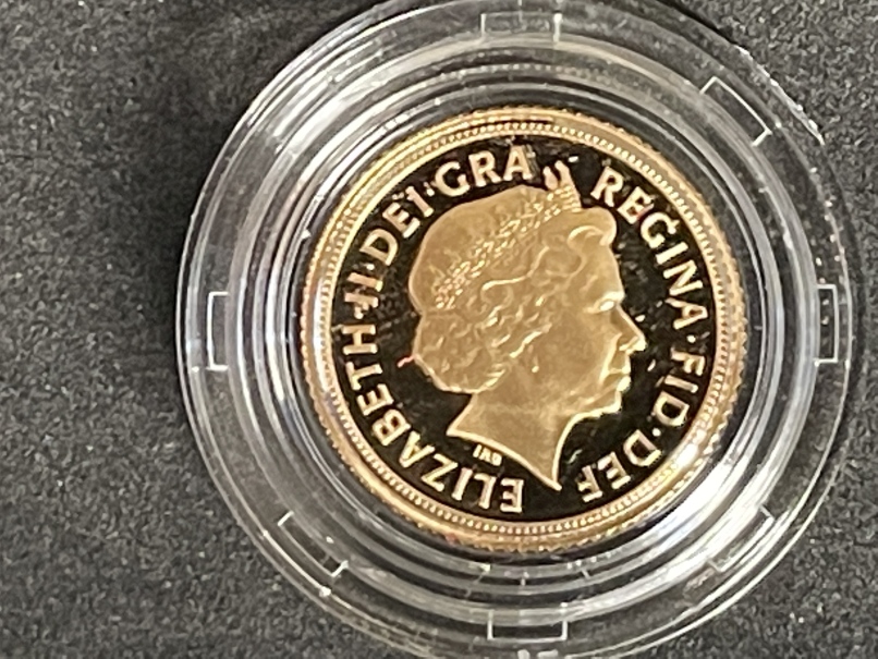 Coins/Numismatics: Royal Mint Queen Elizabeth II 2002 gold proof half sovereign coin, cased with - Image 4 of 5