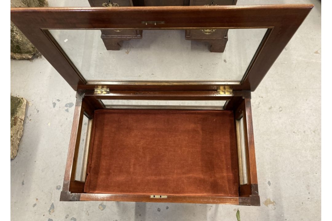 Edwardian mahogany display cabinet moulded top with satinwood stringing and glass sides on square - Image 2 of 2