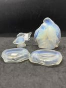 The Mavis and John Wareham Collection: Art Glass: Jobling opalique tone birds (signed to base).