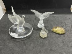 The Mavis and John Wareham Collection: 20th cent. Glass: Lalique 'Thalia Dove' pin dish, Lalique
