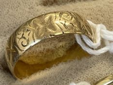 Hallmarked Jewellery: 18ct gold fancy band. Ring size P. Weight 4.9g.