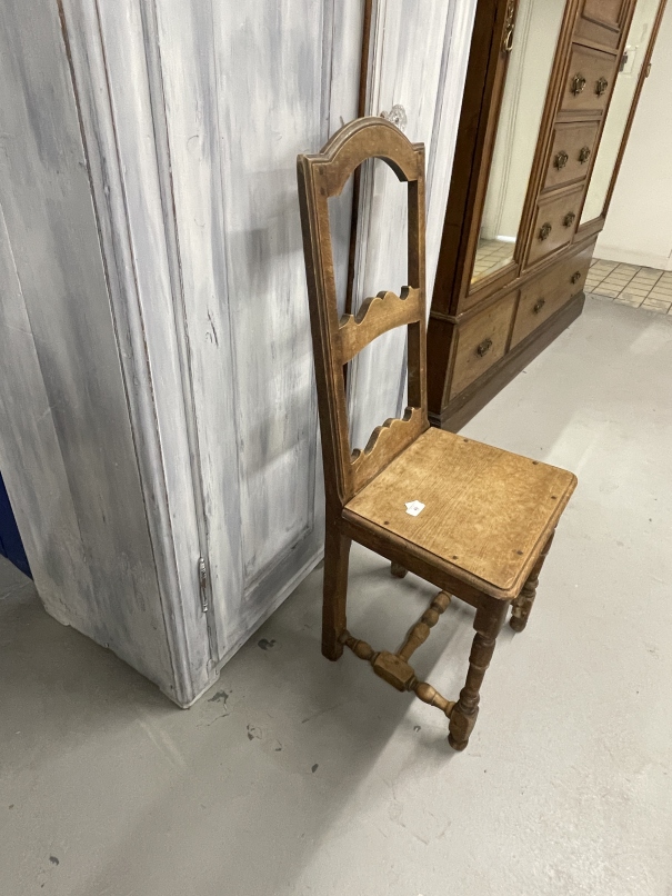 19th cent. Oak country chairs, shaped top rail, open backs with shaped bar across solid seats, - Image 2 of 2