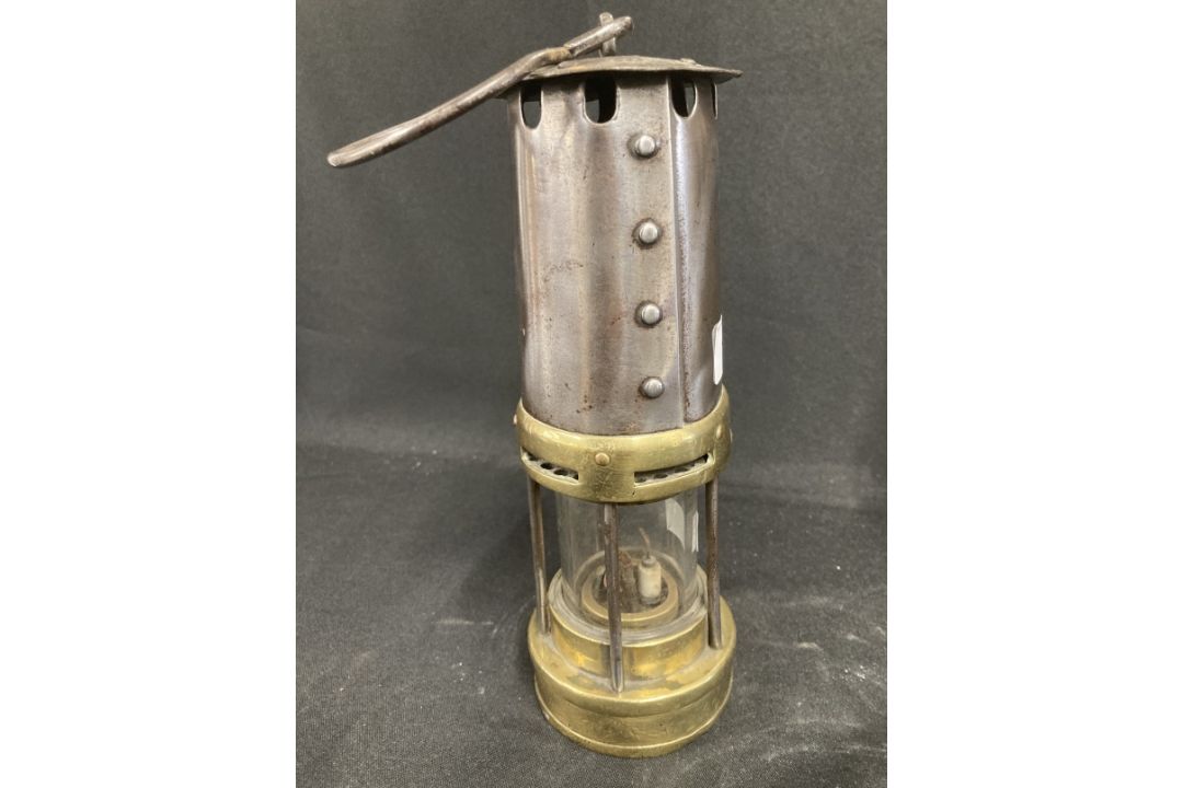 Miners Safety Lamps: Late 19th cent. Evan Thomas & Williams, Aberdare, clock No. 17, also stamped - Image 3 of 3