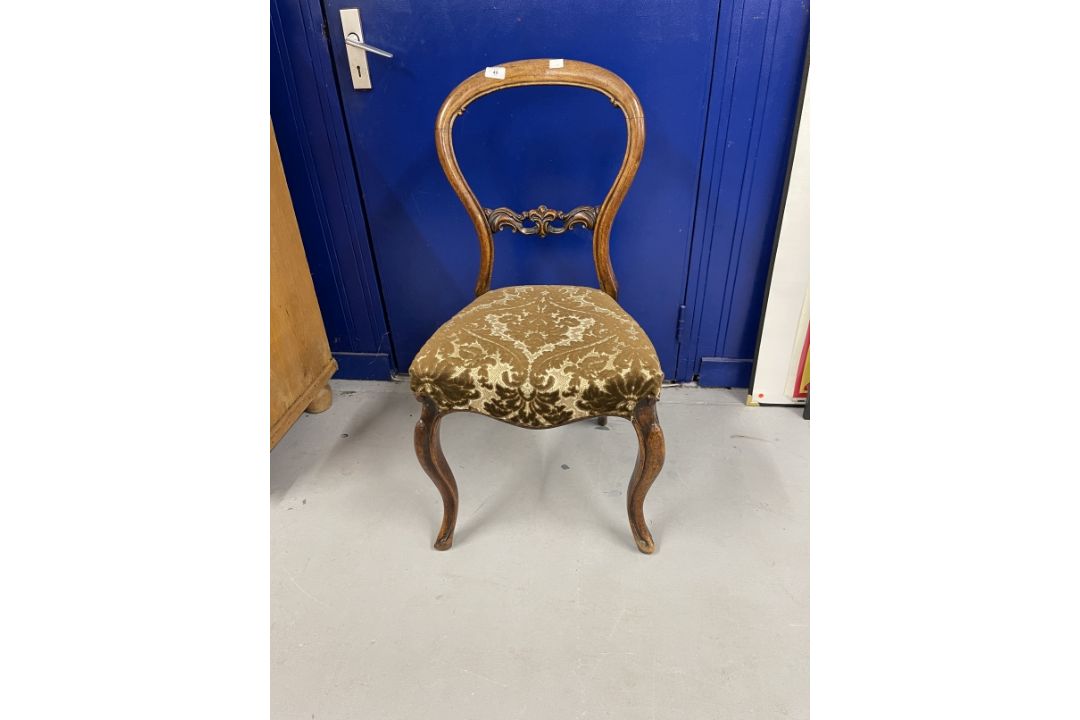Victorian set of 5 mahogany balloon back dining chairs with cabriole legs upholstered seats. - Image 3 of 3