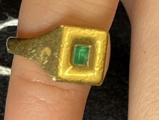 Hallmarked Jewellery: 18ct gold signet ring with 9mm square head set with a single rectangular cut