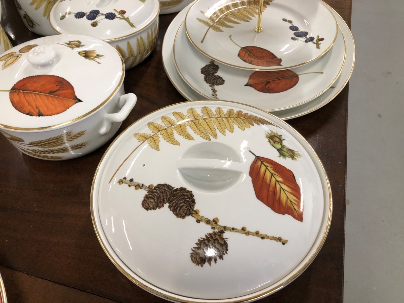 20th cent. Ceramics: Royal Worcester 'Wild Harvest' tureen and server set comprising tureens of - Image 2 of 3