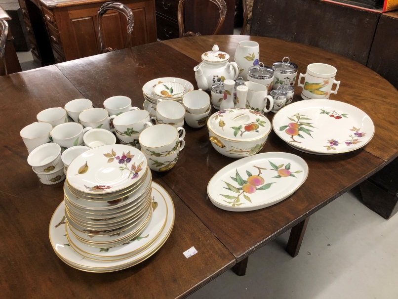 20th cent. Ceramics: Royal Worcester 'Evesham' part dinner service includes assorted plates and - Image 2 of 2