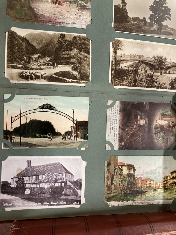 Postcards: Edwardian Art Nouveau albums containing many hundreds of cards including glamour, - Image 5 of 6