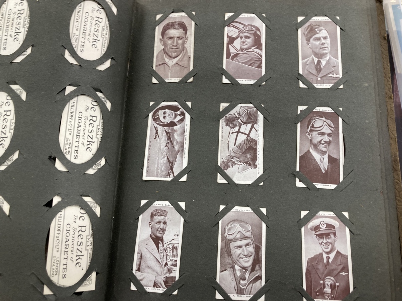 Cigarette & Tea Cards: Wills, Do You Know?, Roses, De Reszke photocards of animals, Churchmans Kings - Image 2 of 3