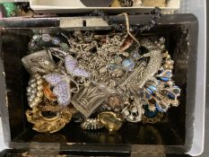 Costume Jewellery: Collection includes a micro mosaic pendant, branch coral necklace, brooches,