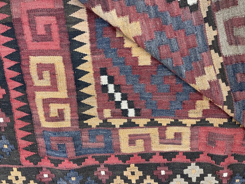 Carpets & Rugs: Early 20th cent. Armenian/Azerbaijan Kelim carpet, red ground with two central - Image 2 of 2