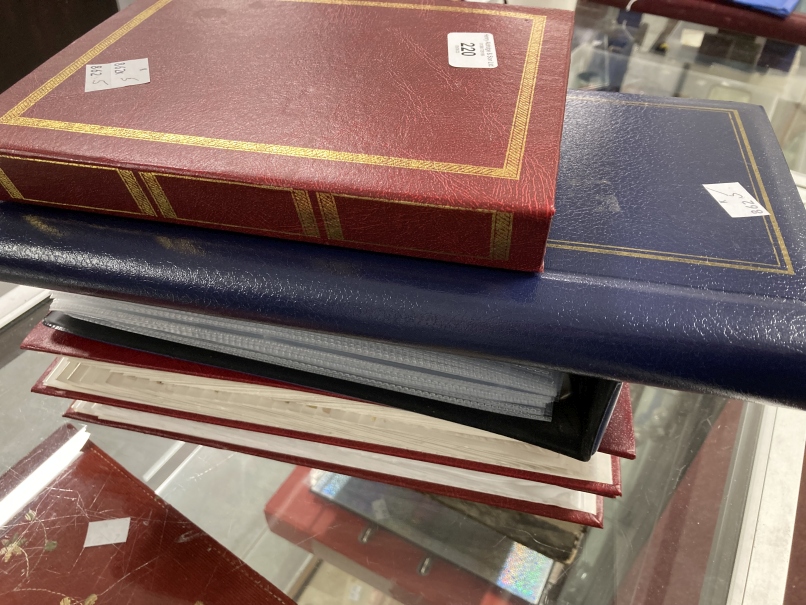 Postcards: An album of cards, Edwardian and later of the USA, album of Canada, album of Europe and