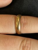 Jewellery: Yellow metal plain 5mm band, tests as 14ct gold, ring size S. Weight 5.7g.