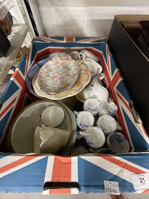 20th cent. Ceramics: Aynsley Pembroke pattern coffee cans and saucers, milk jug, gravy boat and