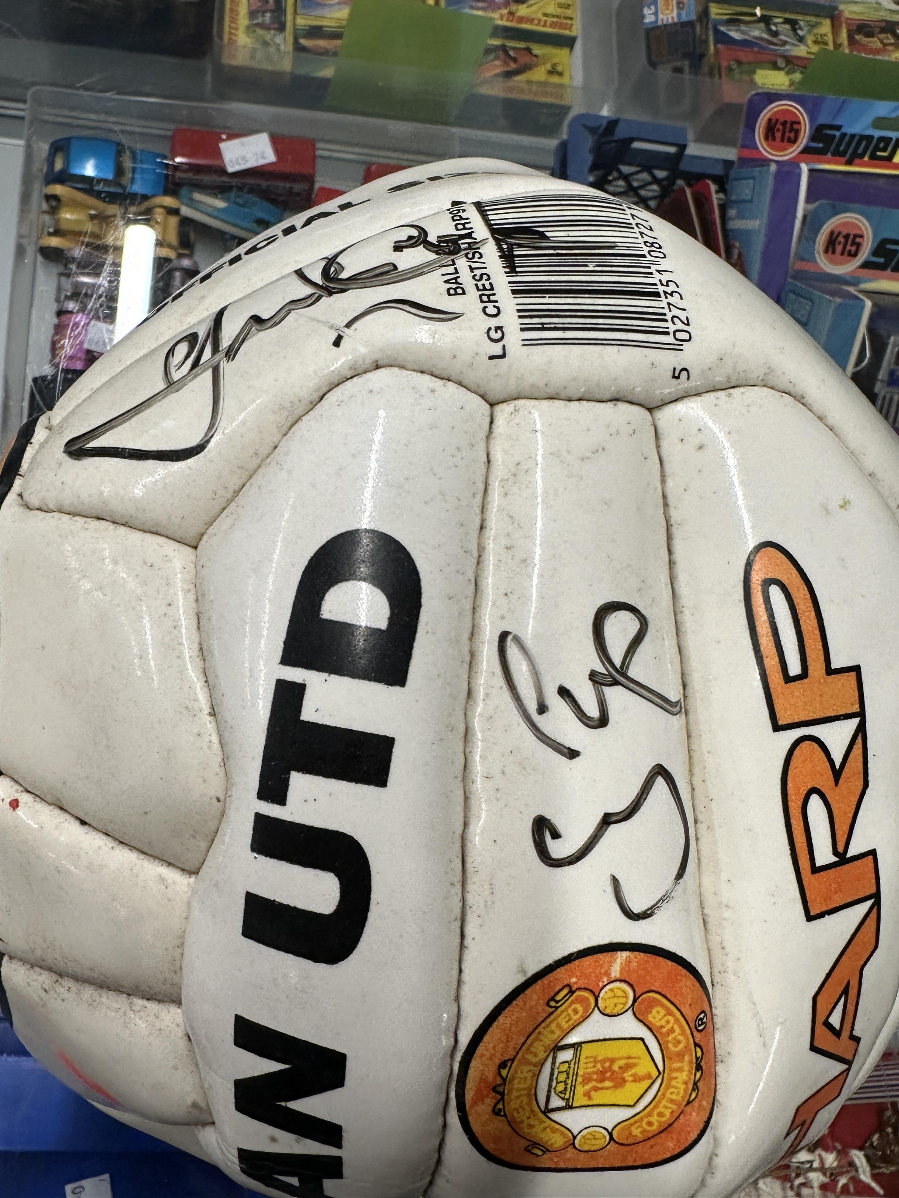 Sports Memorabilia: Manchester United football late 1990s/early 2000s signed by Sir Alex Ferguson - Image 3 of 4