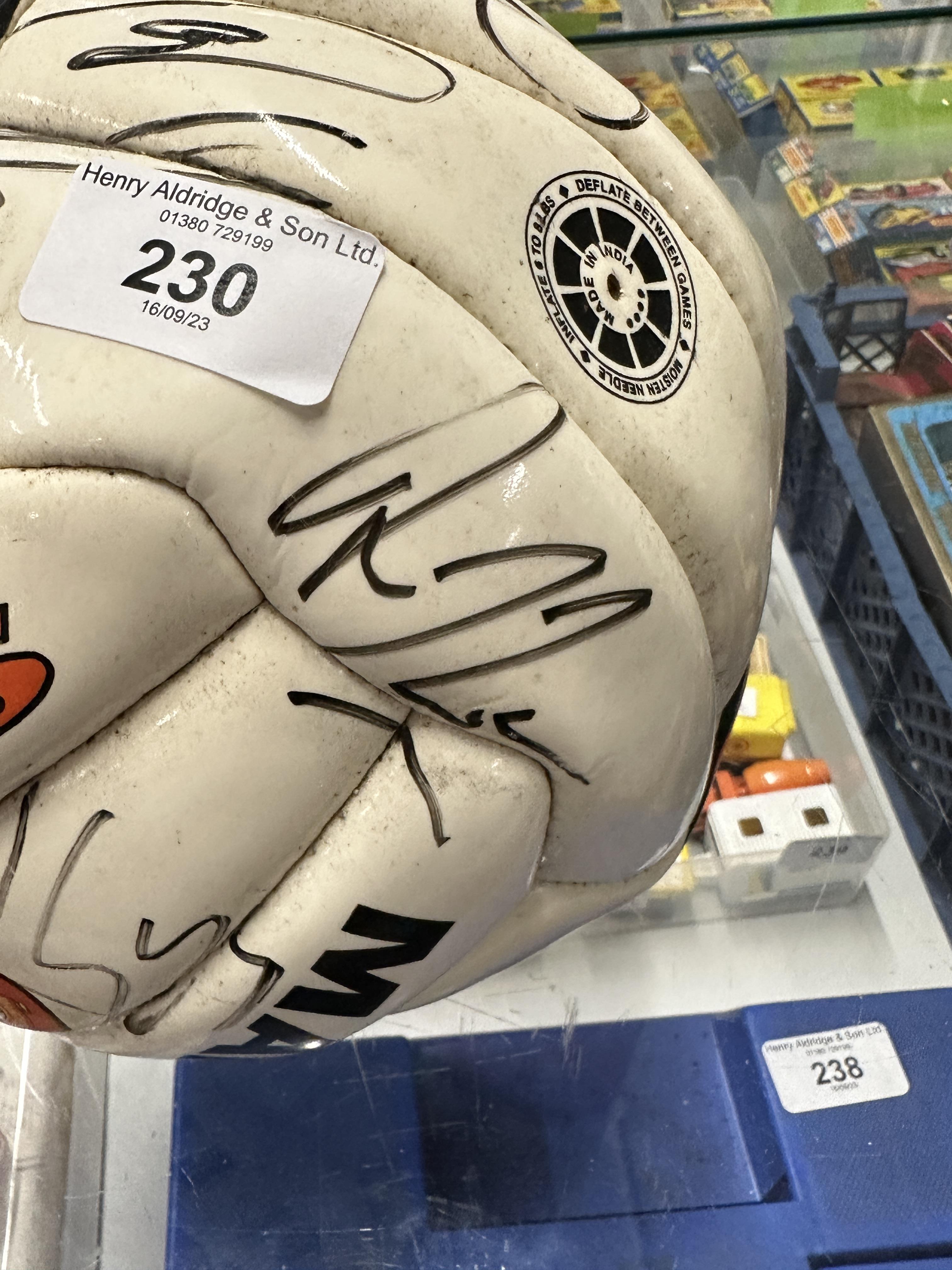 Sports Memorabilia: Manchester United football late 1990s/early 2000s signed by Sir Alex Ferguson - Image 2 of 4