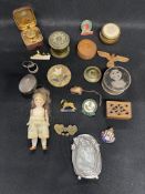 Hallmarked Silver pill box, a larger box with tortoiseshell lid, two children's rings, silver gilt
