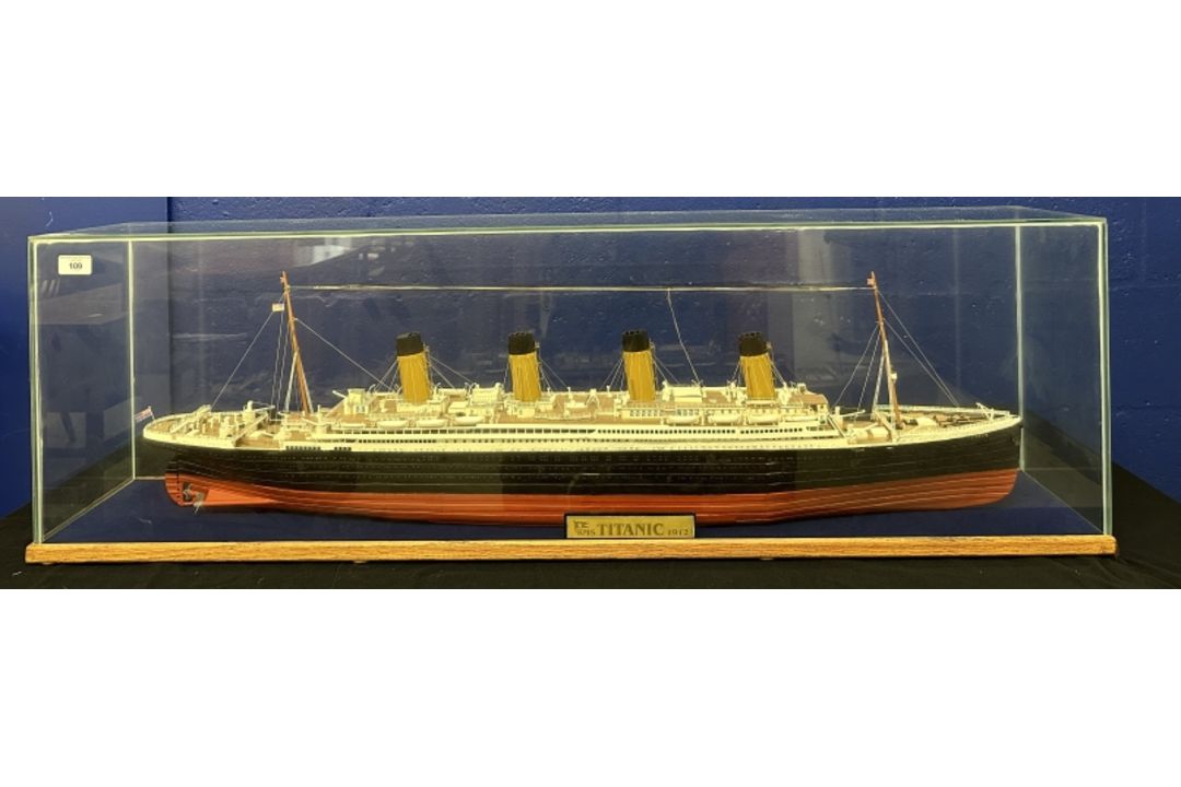 R.M.S. TITANIC: Cased model of of the ill fated liner with bespoke packing case. Case size 48ins. - Image 1 of 2