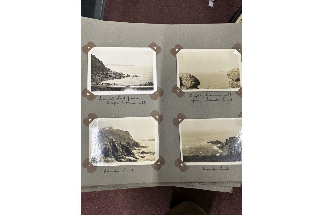 Albums and loose photographs depicting life from 1900s through to the 1950s, travel, family, - Image 3 of 3