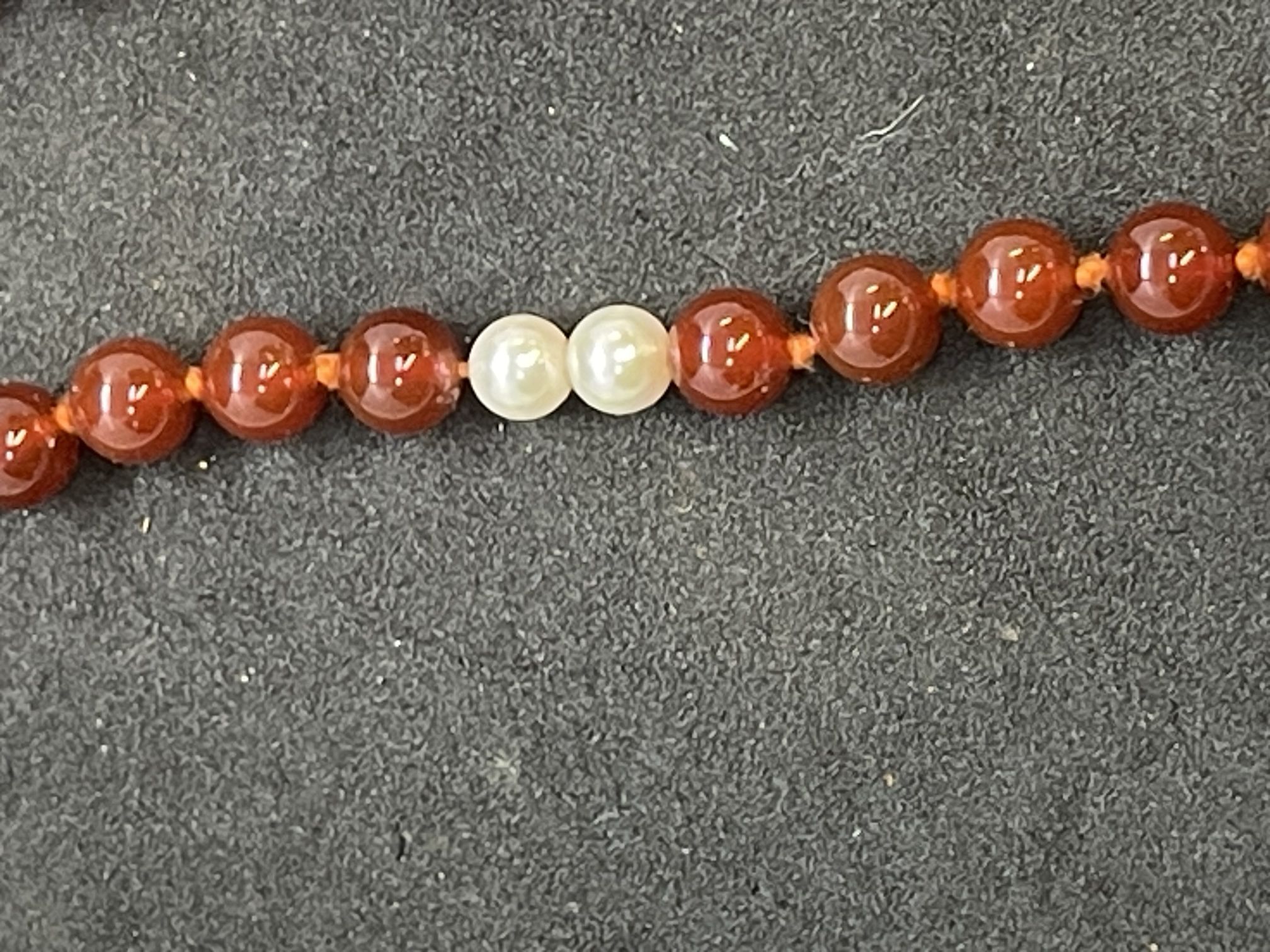 Jewellery: Pair of necklets one of 5.5mm cultured pearls with 9ct snap, 16ins, the other 6mm agate - Image 2 of 3
