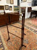19th cent. Beech opening towel rail, turned supports and finials.