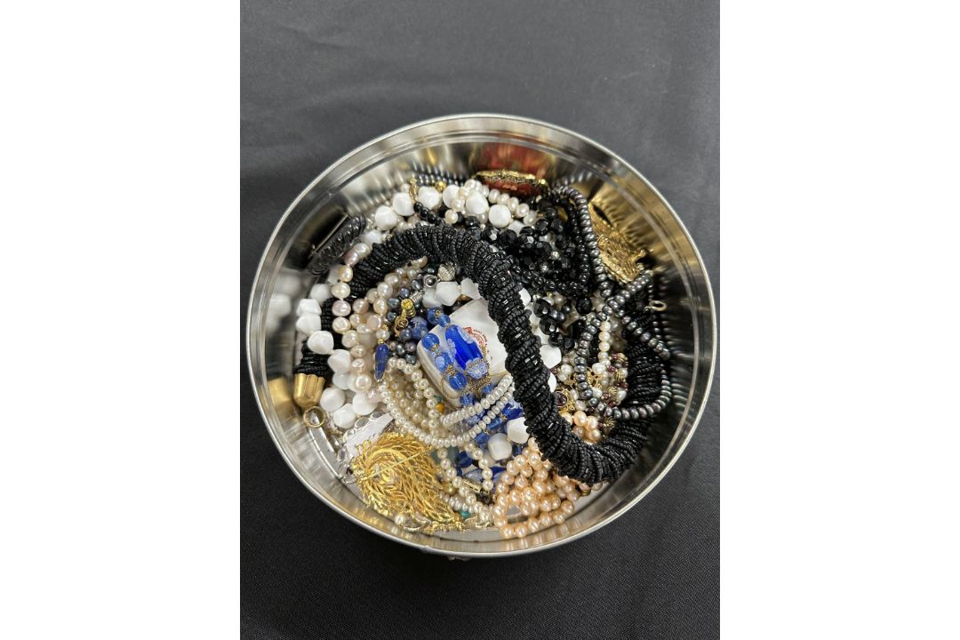 Costumes Jewellery: Includes, brooches, necklets, etc.
