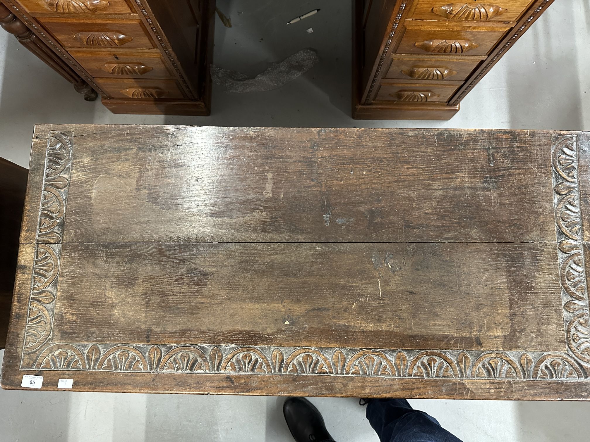 17th/18th cent. Oak mule chest with heavily carved front. 46ins. x 21ins. x 26ins. - Image 3 of 3