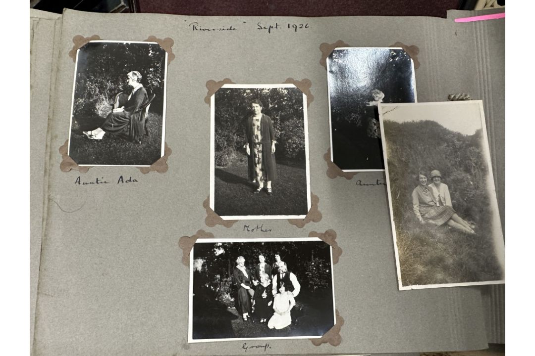 Albums and loose photographs depicting life from 1900s through to the 1950s, travel, family, - Image 2 of 3