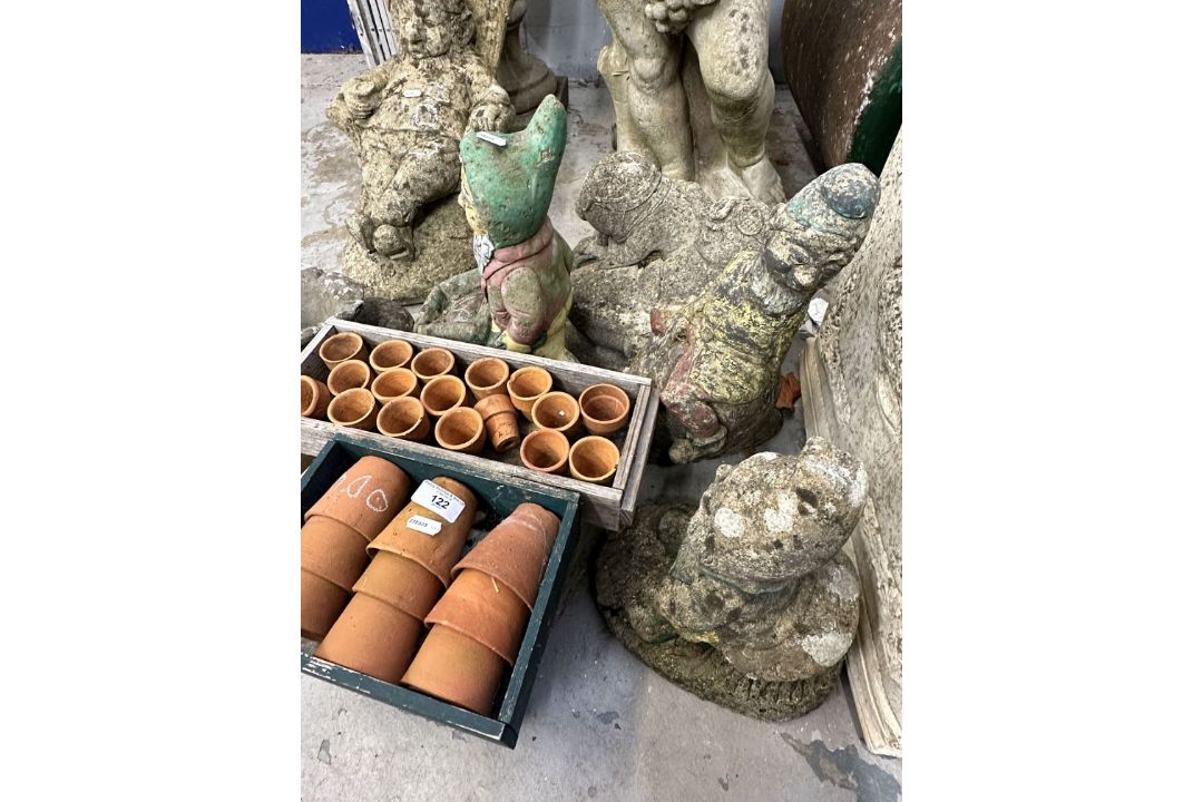 Gardenalia: Reconstituted stone three garden gnomes, a boot, moles (5 in total) - Image 1 of 2