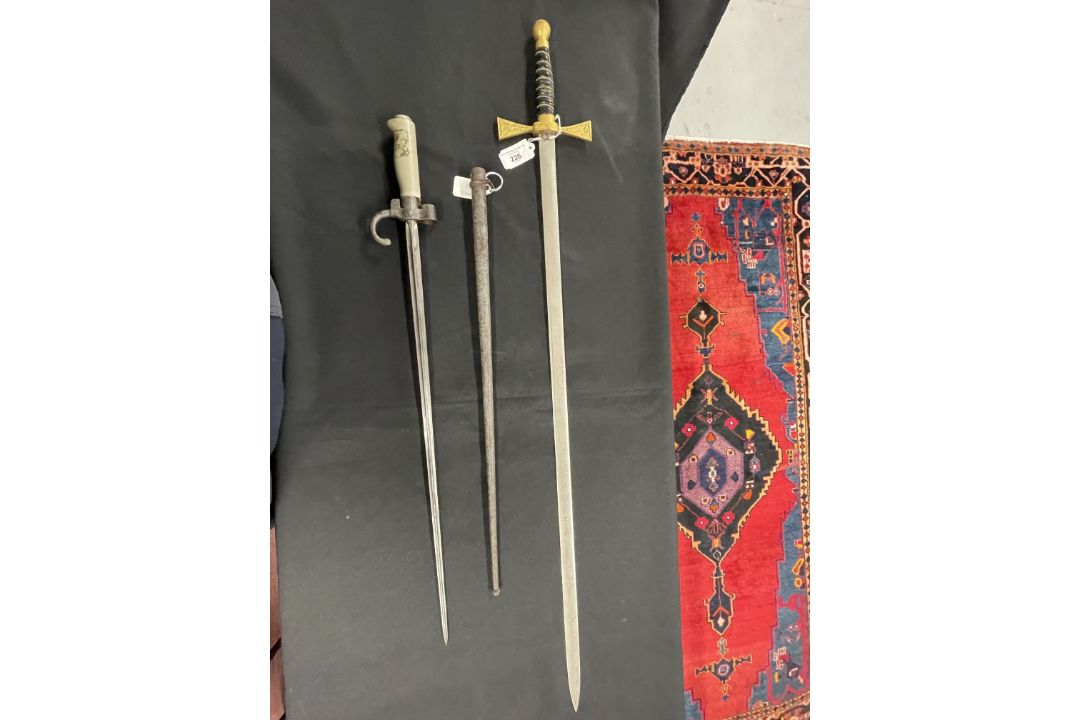 Militaria: Wilkinson's presentation sword with gilt handle, French bayonet. - Image 1 of 3