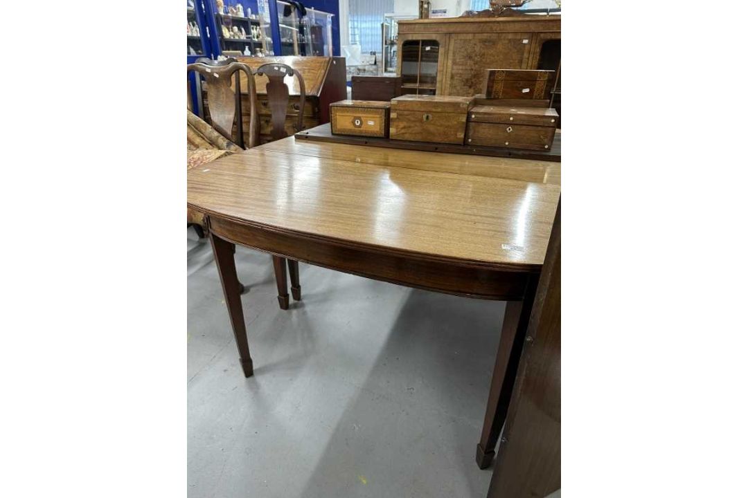 Furniture: - Image 4 of 6