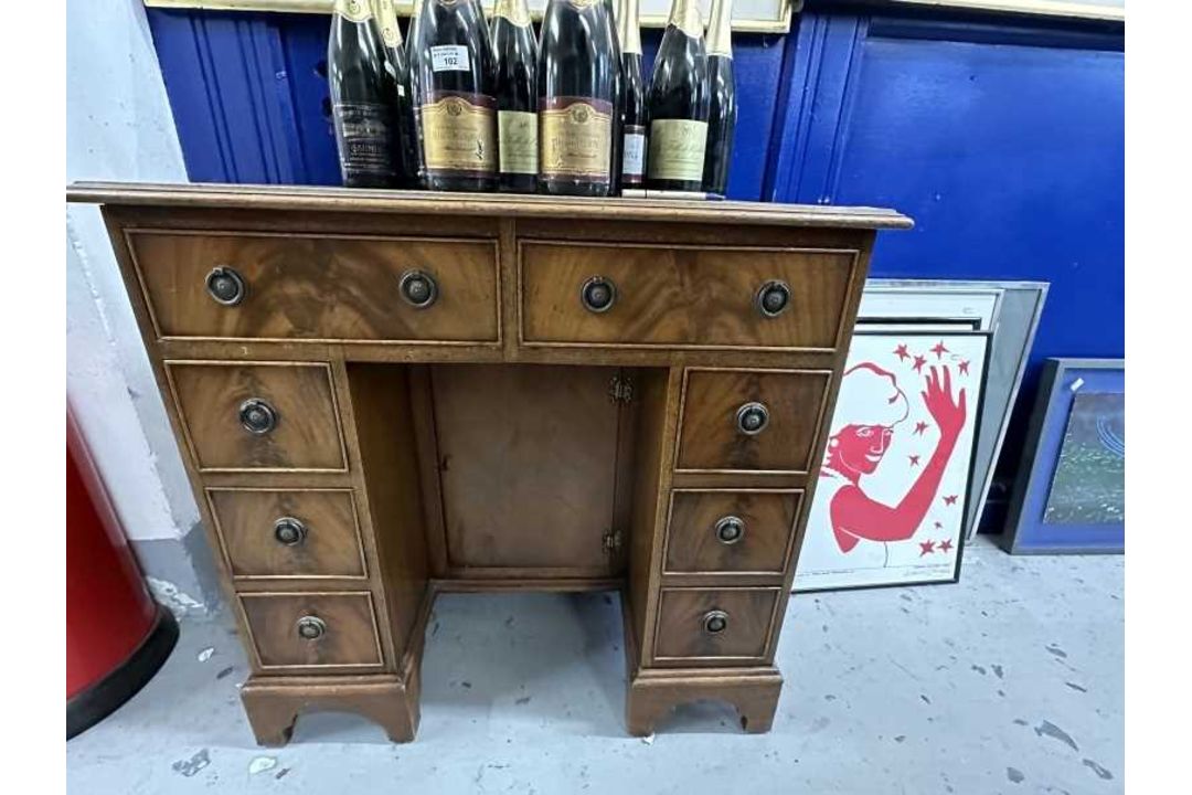 Furniture: - Image 3 of 4