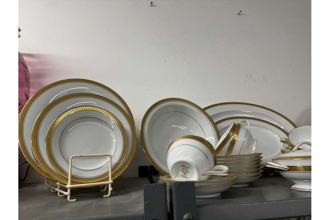 Ceramics: - Image 4 of 4