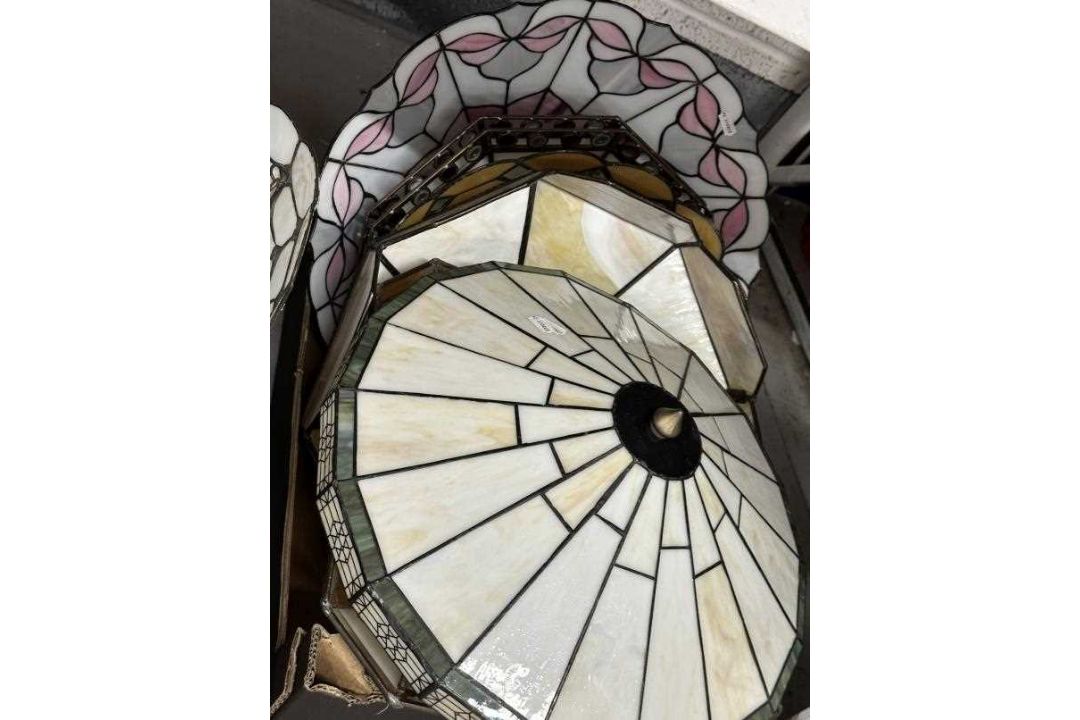 Lighting: - Image 4 of 4