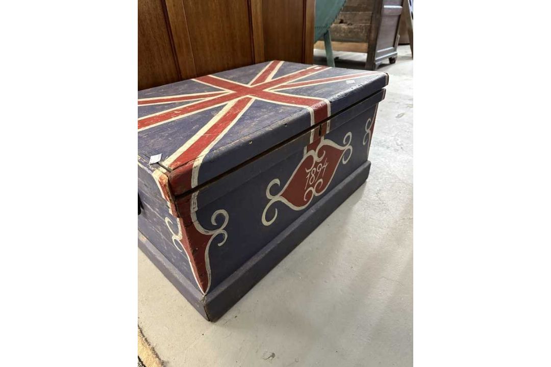 Furniture: - Image 3 of 4