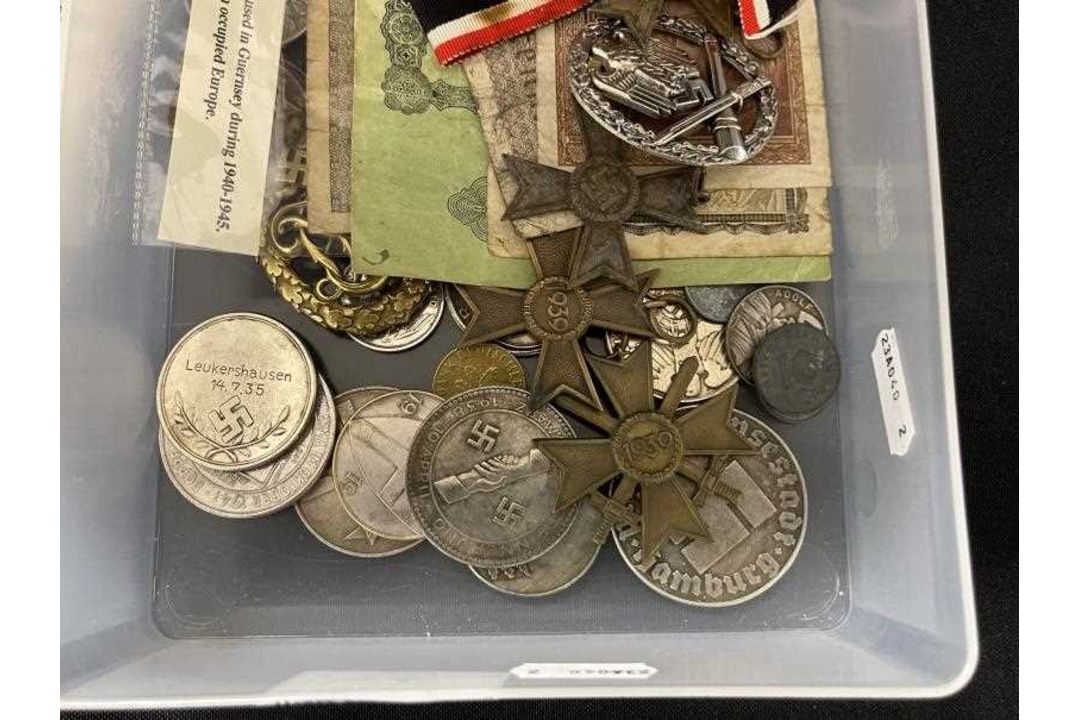 Militaria: - Image 1 of 3