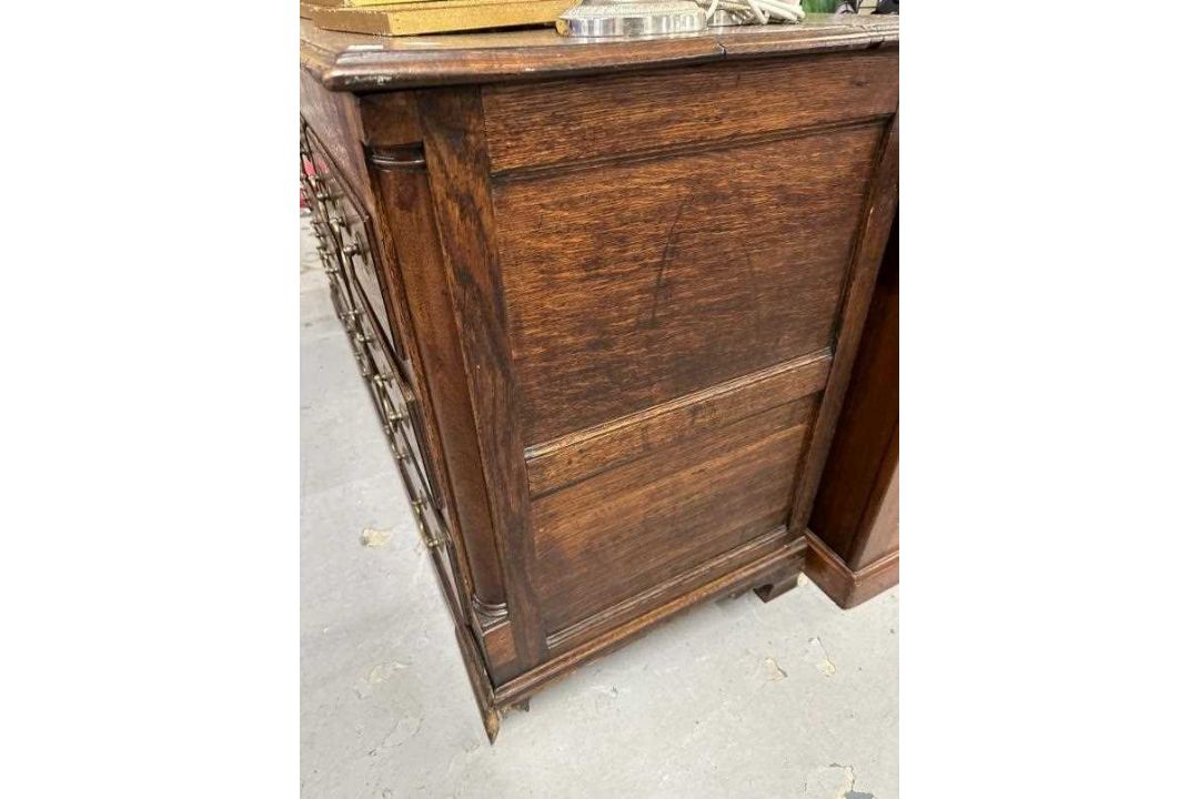 Furniture: - Image 2 of 6