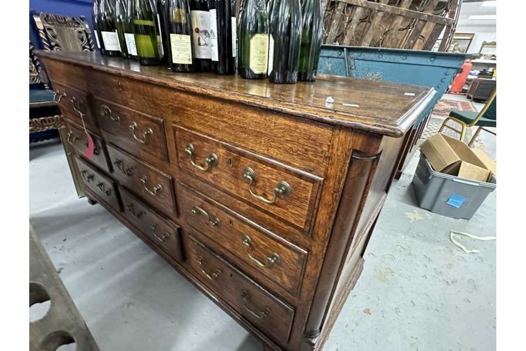 Furniture: - Image 4 of 6