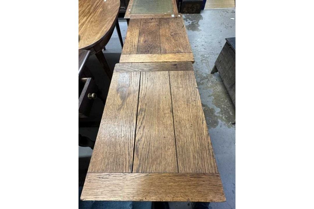 Furniture: - Image 4 of 4