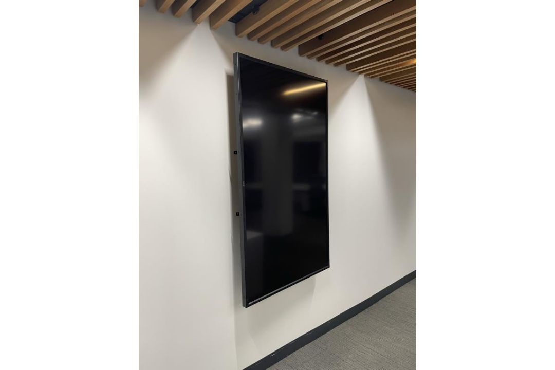 (2qty) NEC 70" Multisync P703 Display's - Image 4 of 5